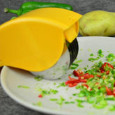 Coupe-légumes rouleau ergonomique – Herbes, viande, pâtes et fromage