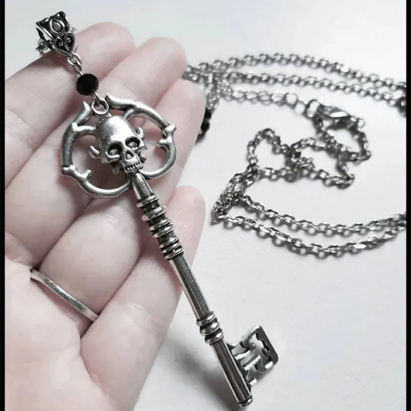 Collier clé squelette en argent Antique, pendentif créatif, breloque, bijoux Punk, nouveauté Grunge gothique, cadeau d'halloween, nouvelle collection