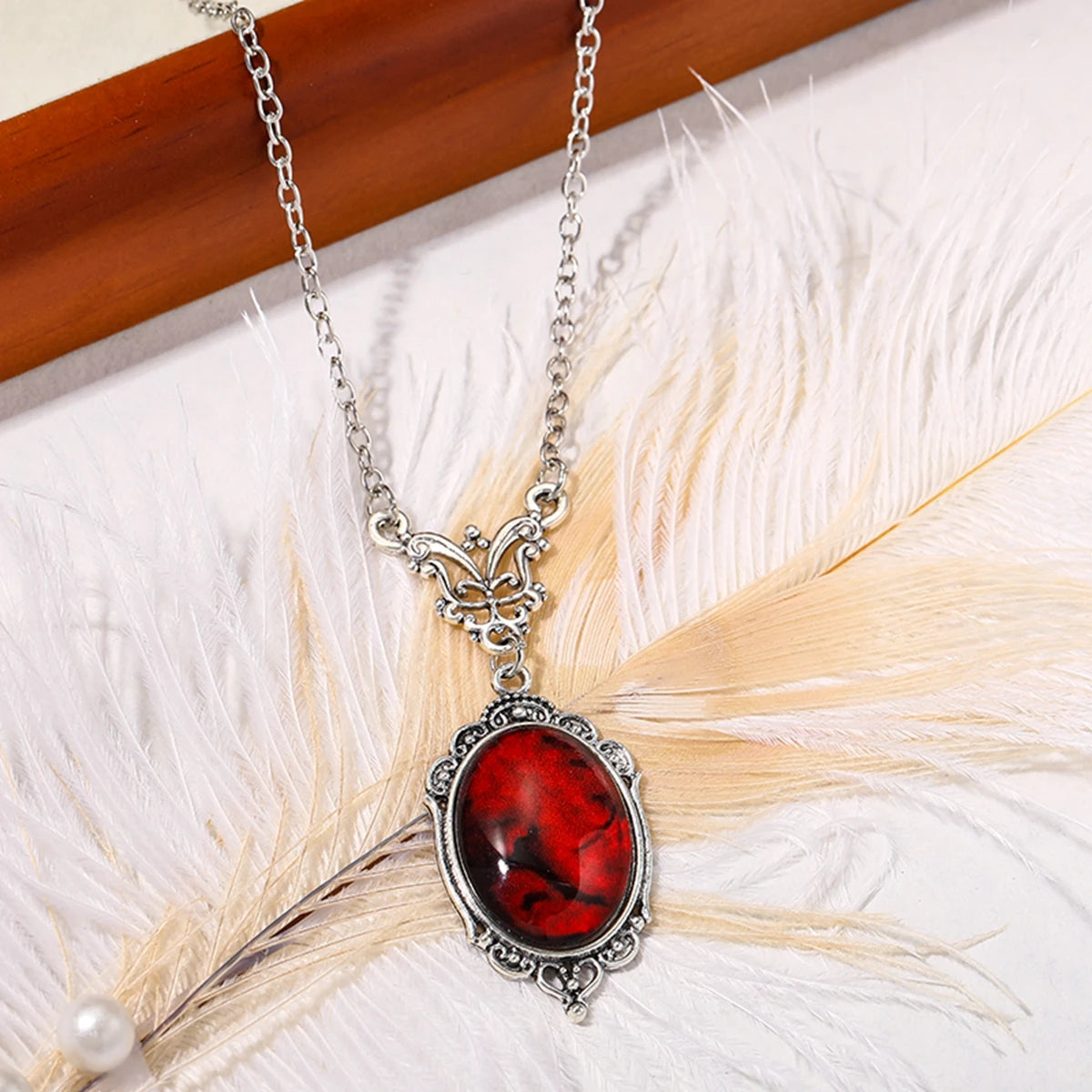Collier gothique à breloques en Quartz rouge sang, pendentif ovale pour femmes, Halloween, Vampire, bijoux de sorcière en relief, ras de cou Vintage