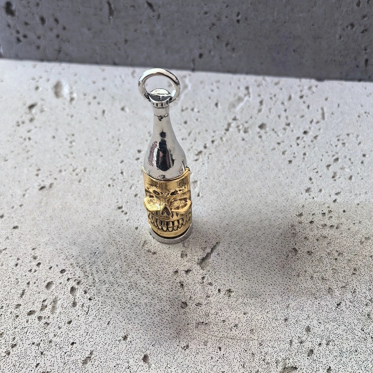 Porte-clés de voiture en alliage de bouteille de requin, accessoires de sac, porte-clés à breloques, décoration de mode, élément pendentif Portable, pendentif d'halloween