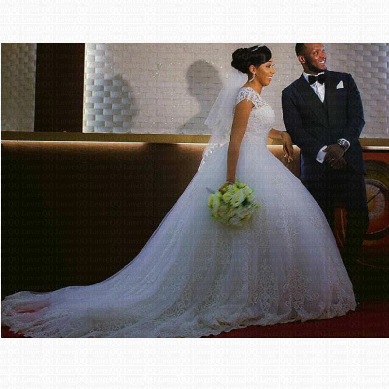 Robe de Mariée Africaine Dentelle - Manches Courtes