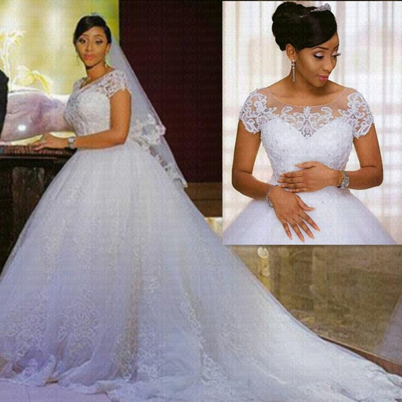 Robe de Mariée Africaine Dentelle - Manches Courtes