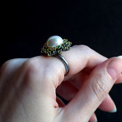 Bague fleur Dreamcarnival1989 zircon vert et perle blanche – WA11719