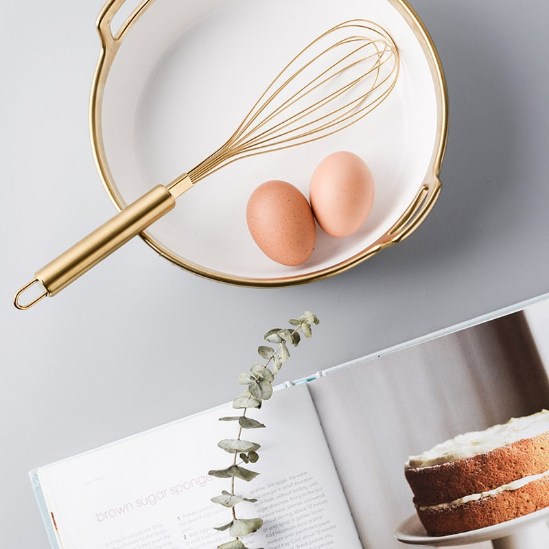 Kit de pâtisserie inox doré – Fouet, tamis, spatule et mélangeur rotatif