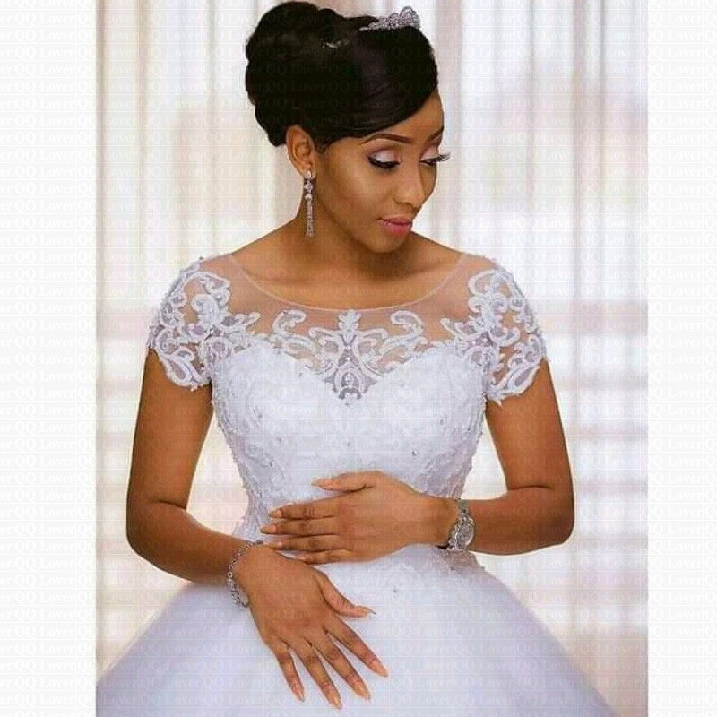 Robe de Mariée Africaine Dentelle - Manches Courtes