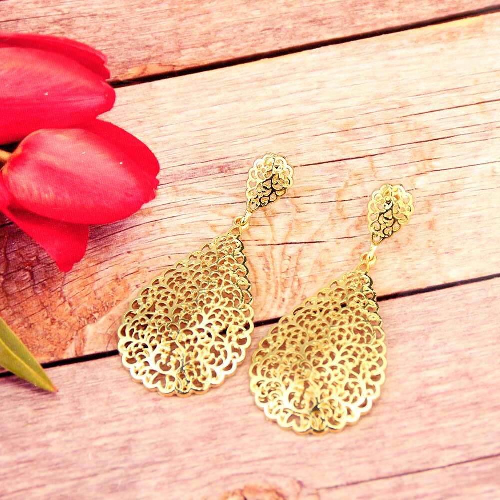 Boucles d'Oreilles Pendantes Métal Doré Sunspicems - Bijou Africain