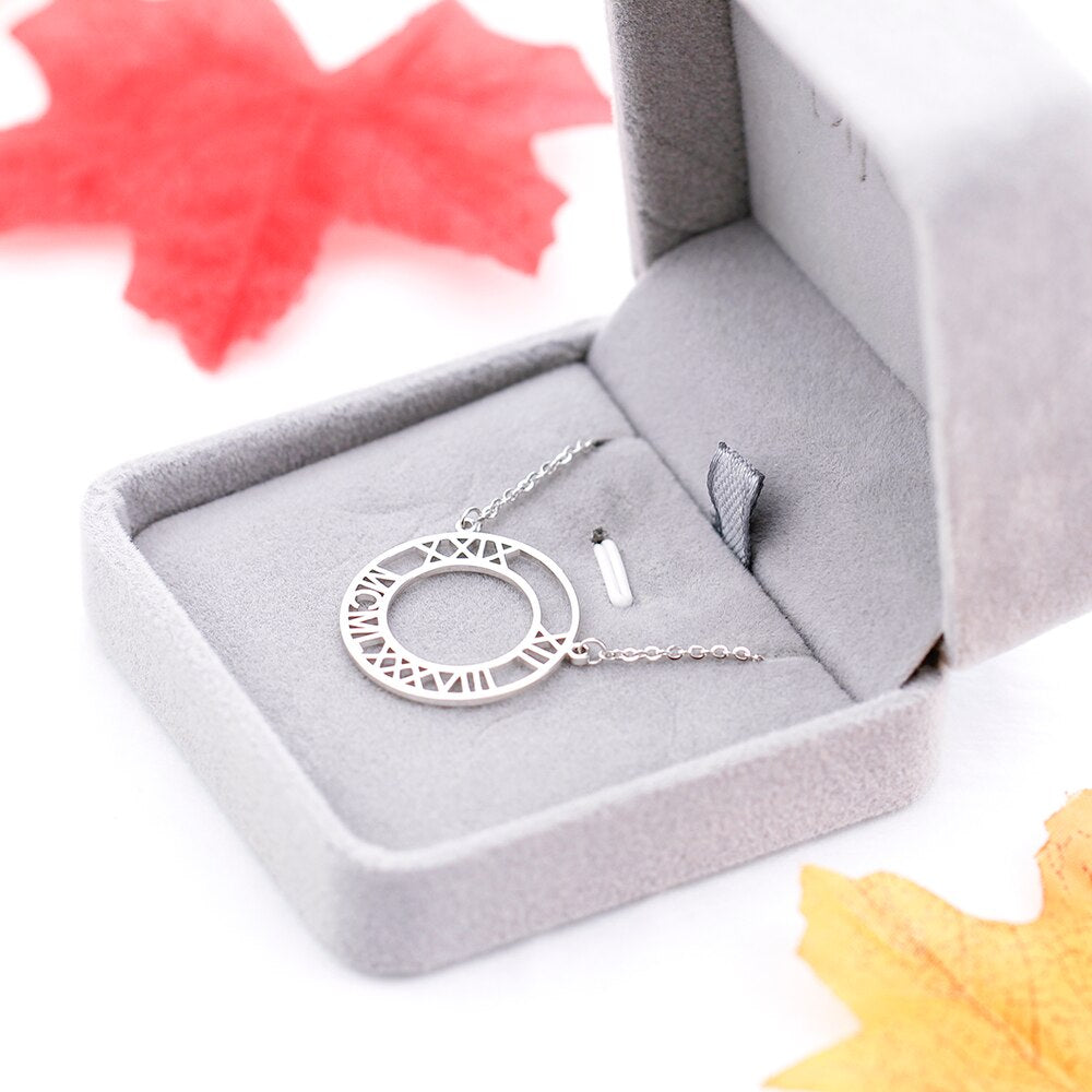 Collier personnalisé chiffres romains et prénom en acier inoxydable