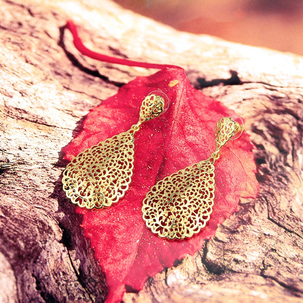 Boucles d'Oreilles Pendantes Métal Doré Sunspicems - Bijou Africain